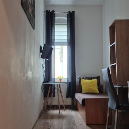 Hostel Tulip - Pokoj Nr 8 Ze Wspolna Lazienka I Kuchnia Szczecin Exterior photo